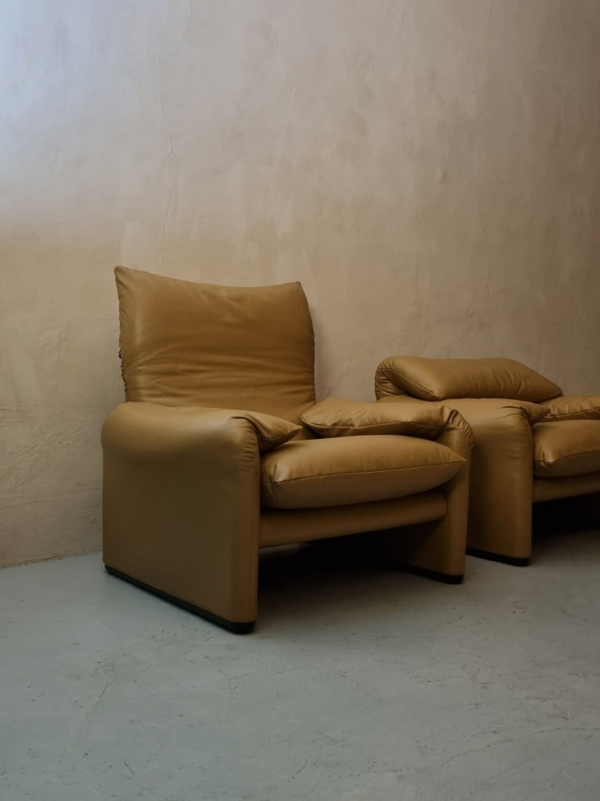 Maralunga Armchairs Designed by Vico Magistretti for Cassina, 1973 Chairs