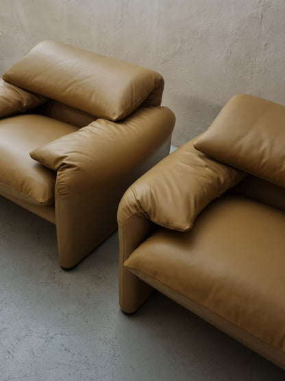 Maralunga Armchairs Designed by Vico Magistretti for Cassina, 1973 Chairs