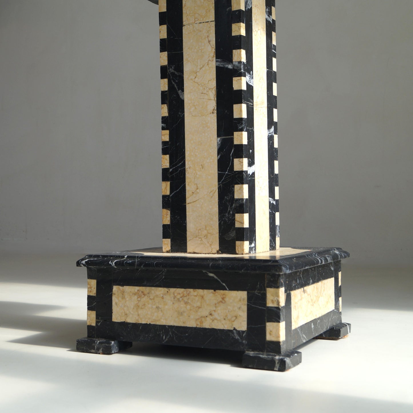 Belgian Art Deco Chess Table in Black and Honey-Toned Marble, 1920s Game Tables