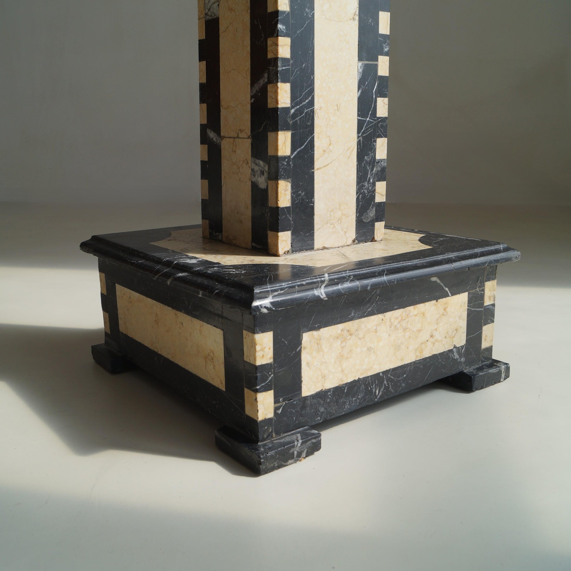 Belgian Art Deco Chess Table in Black and Honey-Toned Marble, 1920s Game Tables