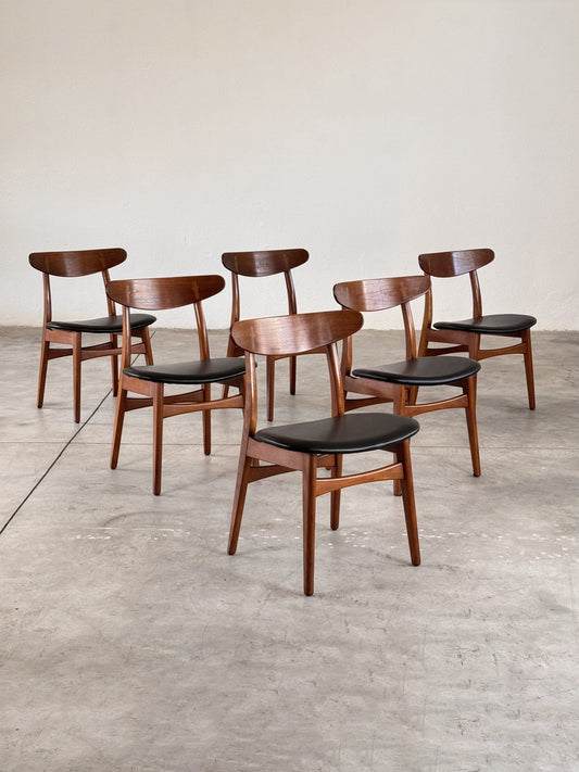 CH30 Chairs by Hans J. Wegner in Black Leather, Carl Hansen & Son, 1952 Dining Chairs