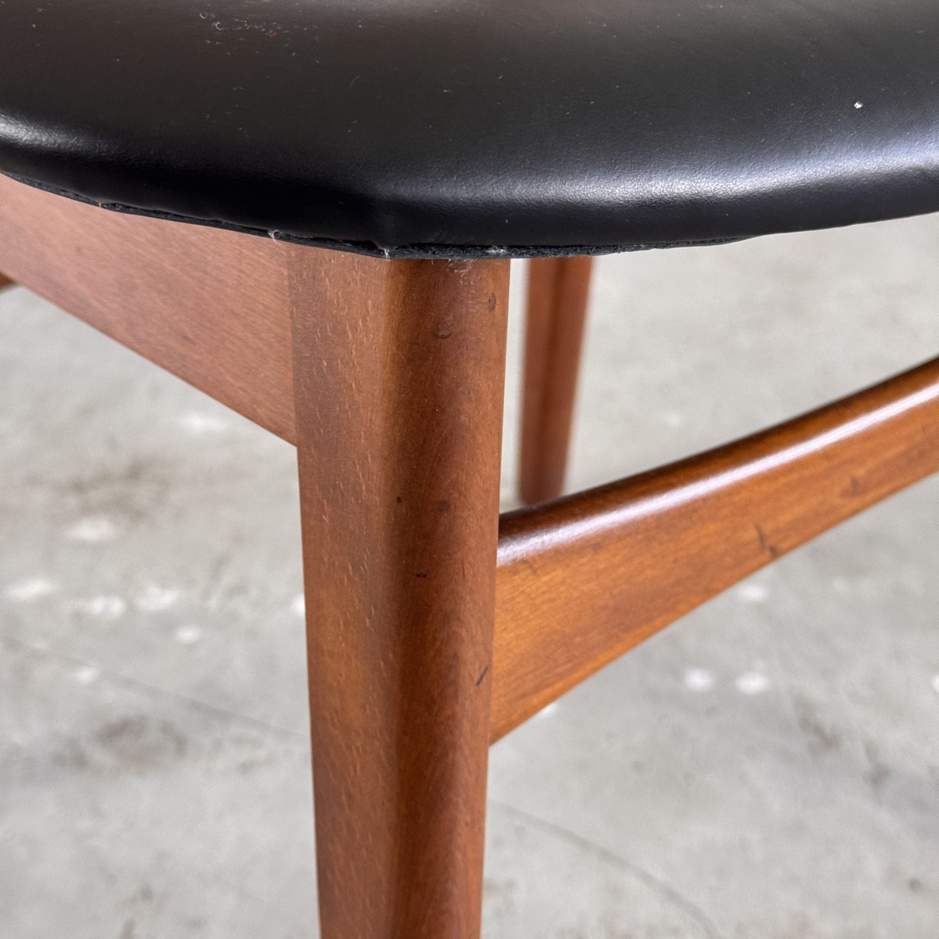 CH30 Chairs by Hans J. Wegner in Black Leather, Carl Hansen & Son, 1952 Dining Chairs