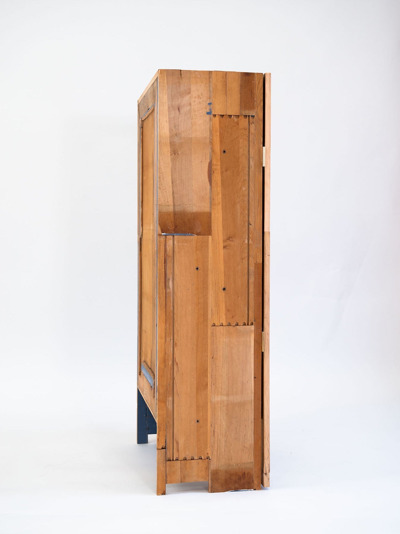 Cabinet No.1 by Yuxuan Huang Cabinets