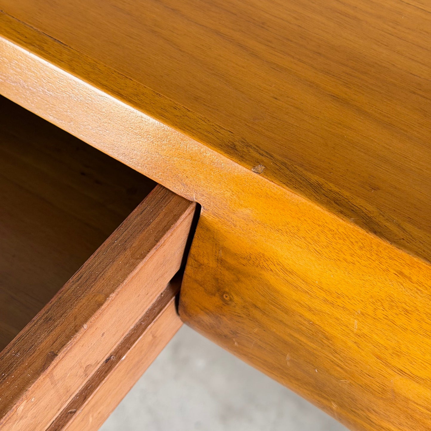 Carlo De Carli Sculptural Writing Desk in Walnut, Italy, 1950s Desks