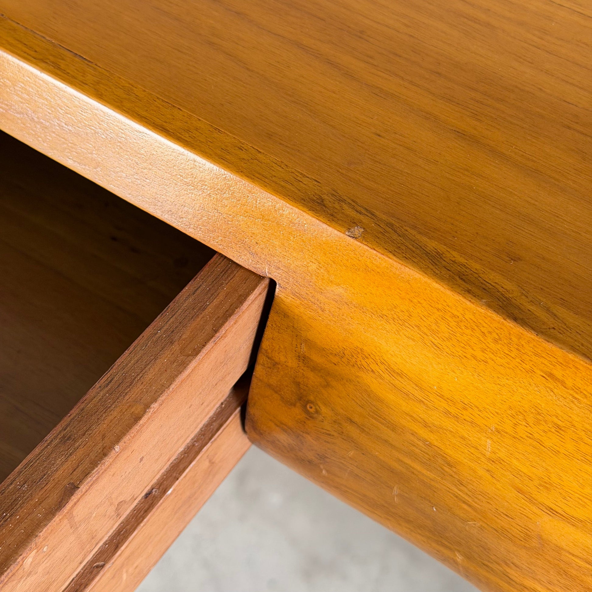 Carlo De Carli Sculptural Writing Desk in Walnut, Italy, 1950s Desks