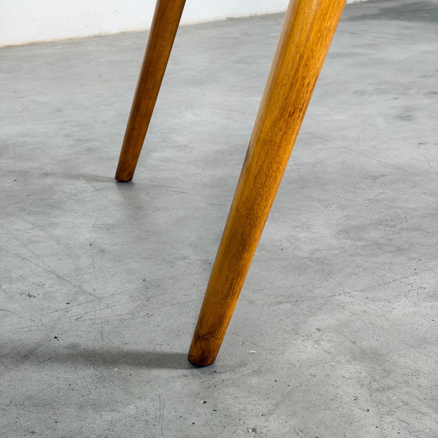 Carlo De Carli Sculptural Writing Desk in Walnut, Italy, 1950s Desks