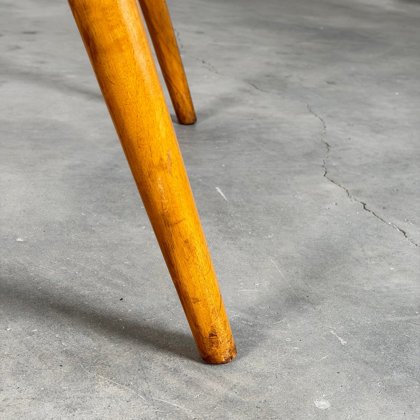 Carlo De Carli Sculptural Writing Desk in Walnut, Italy, 1950s Desks