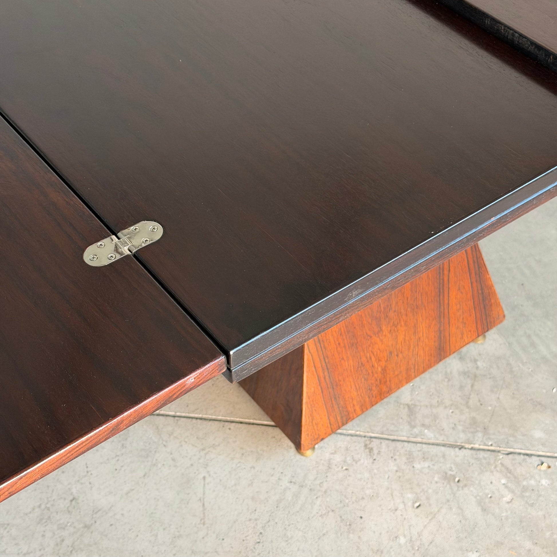 "Chelsea" Extendable Dining Table by Vittorio Introini for Saporiti, 1960s Dining Tables