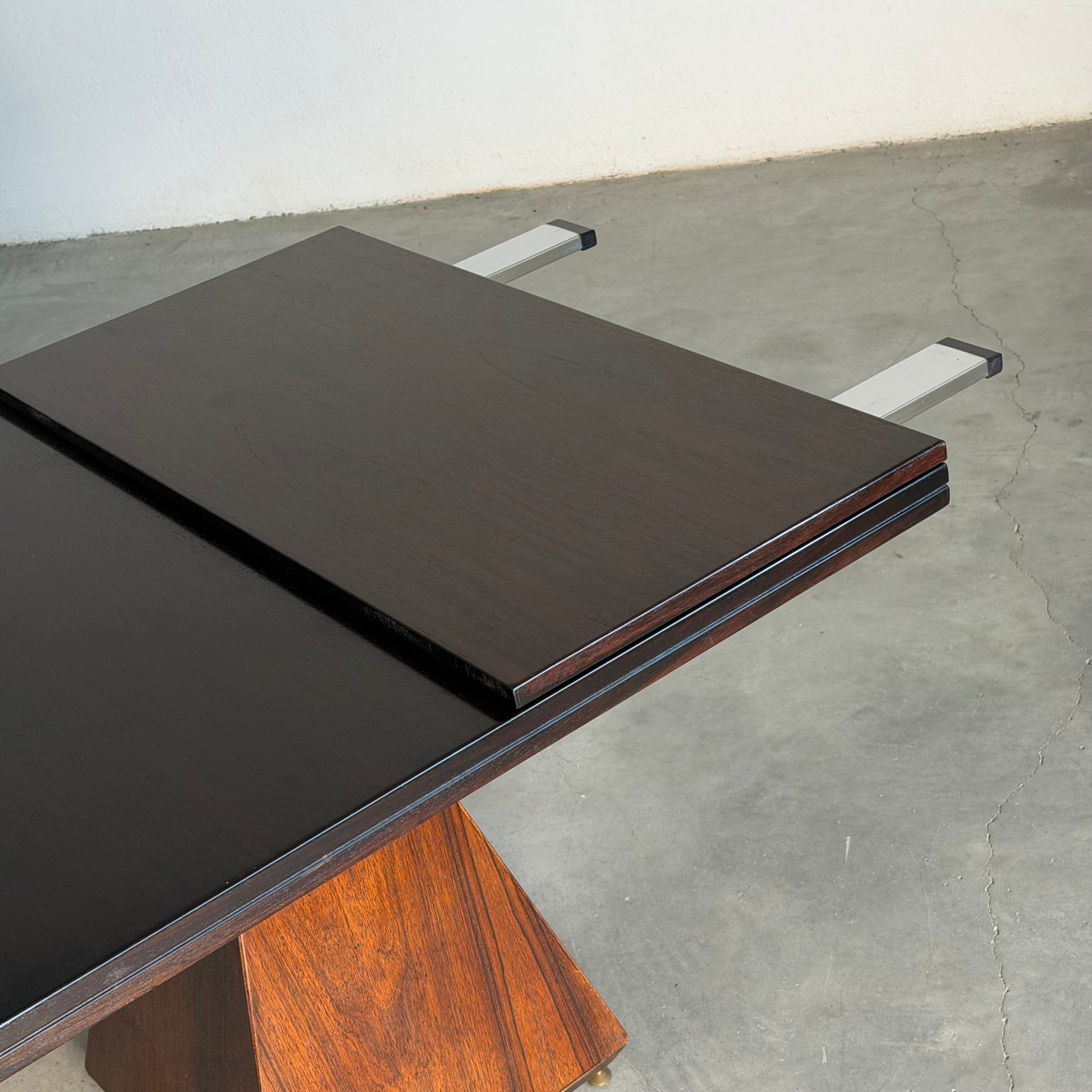 "Chelsea" Extendable Dining Table by Vittorio Introini for Saporiti, 1960s Dining Tables