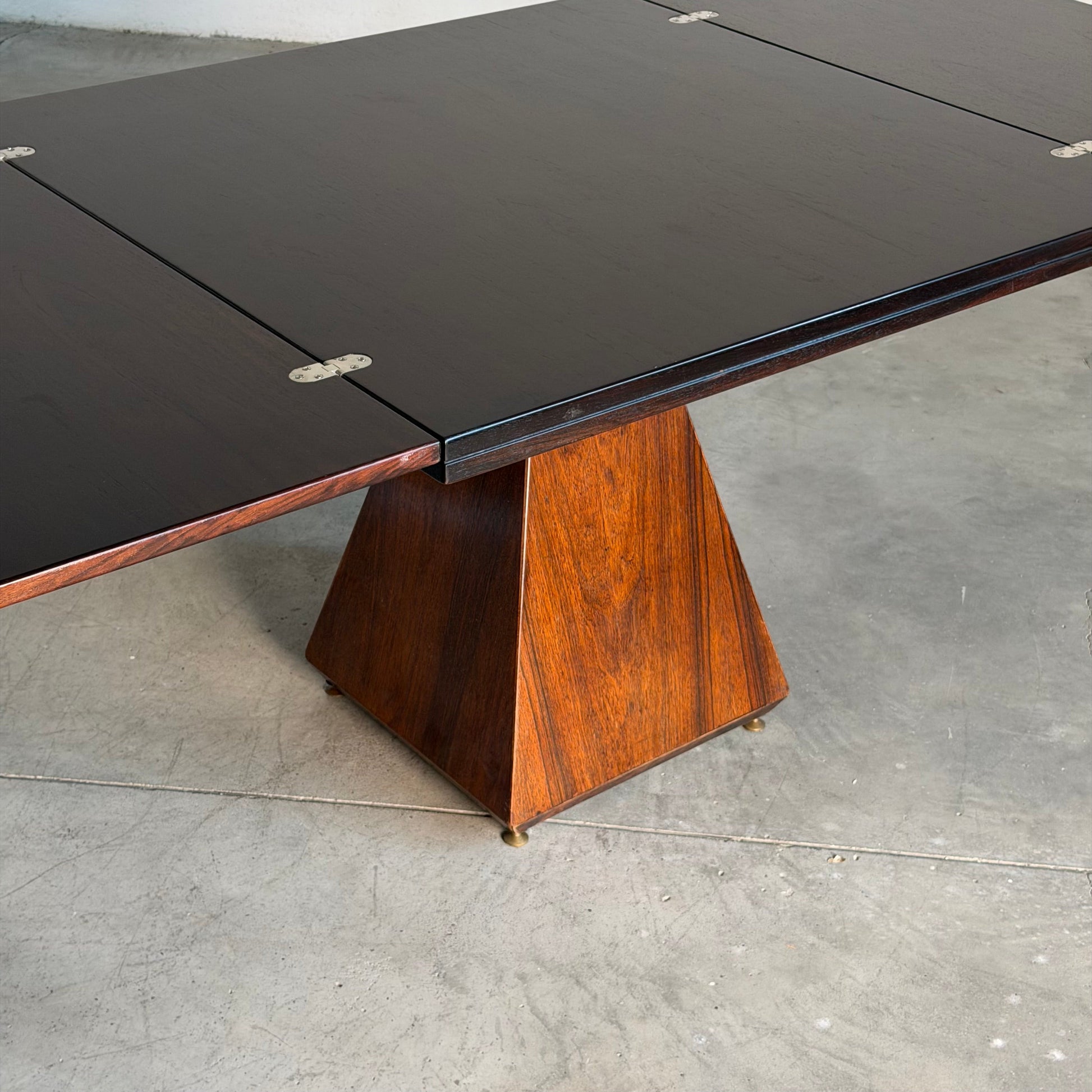 "Chelsea" Extendable Dining Table by Vittorio Introini for Saporiti, 1960s Dining Tables