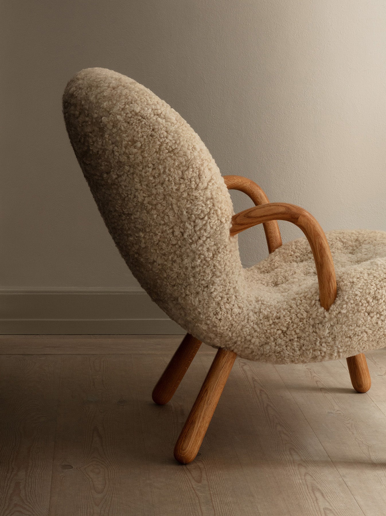 Clam Chair by Arnold Madsen, Chairs – Claude Home