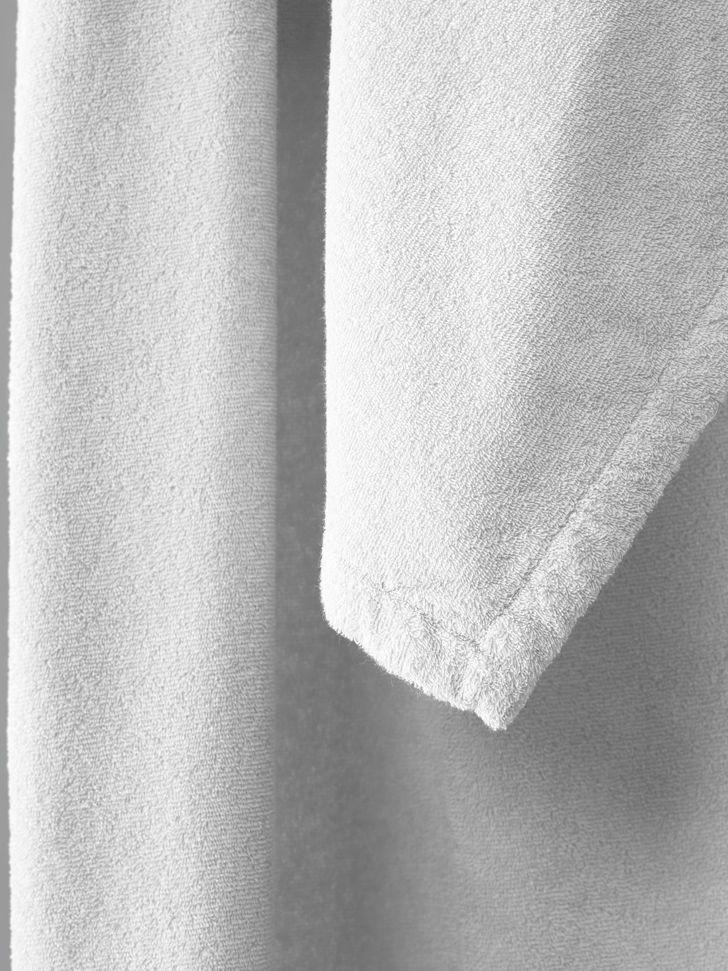 Crisp Towel Set in Bianco by Society Limonta