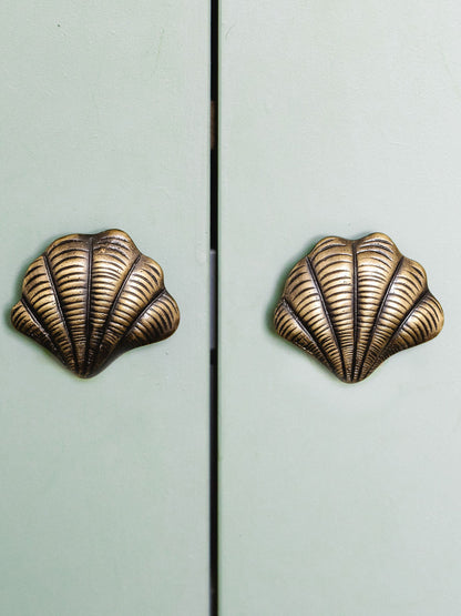 Curved Shell Knob Hardware