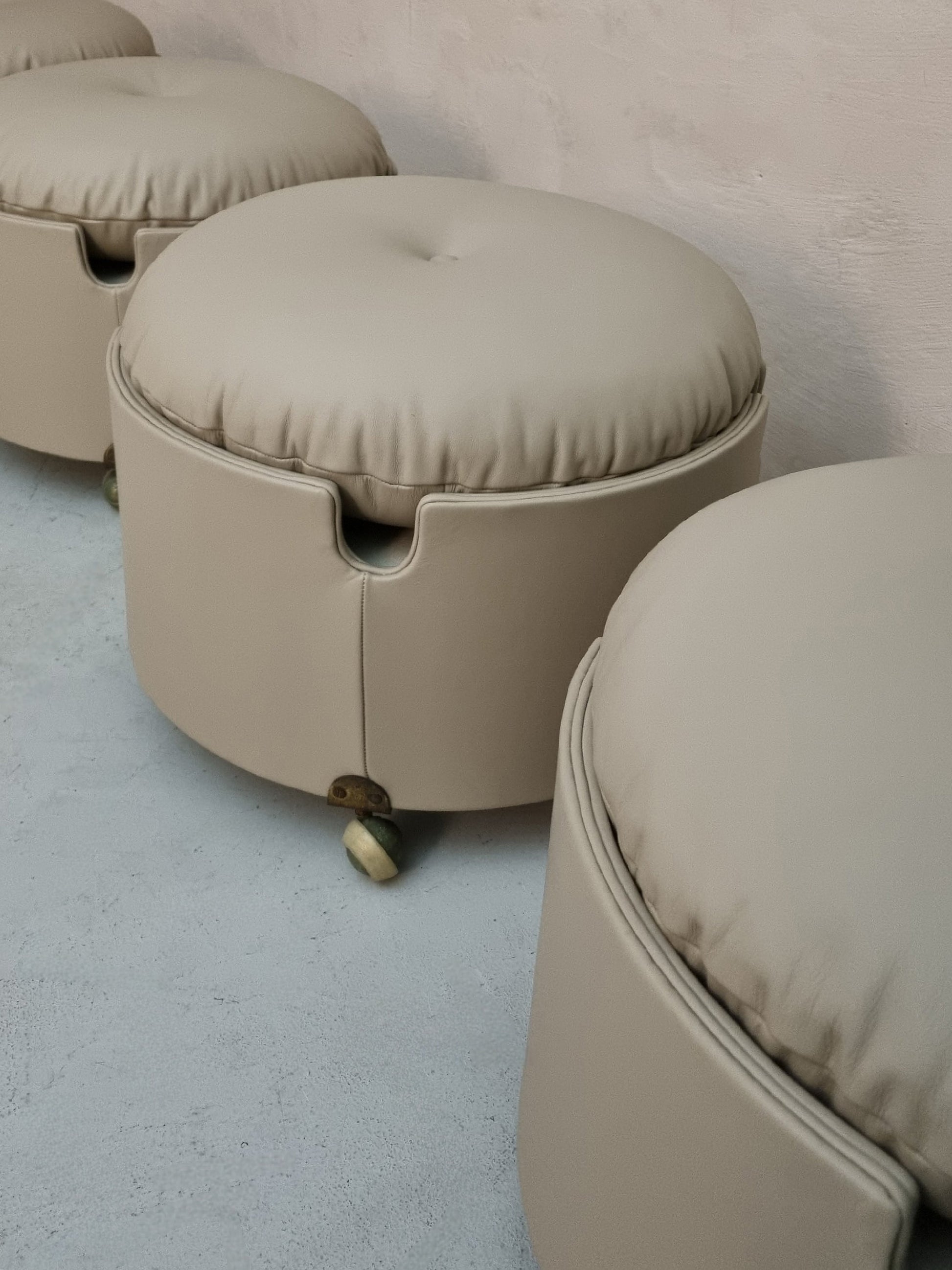 Dilly Dally Poufs by Luigi Massoni for Poltrona Frau, 1968 Ottomans