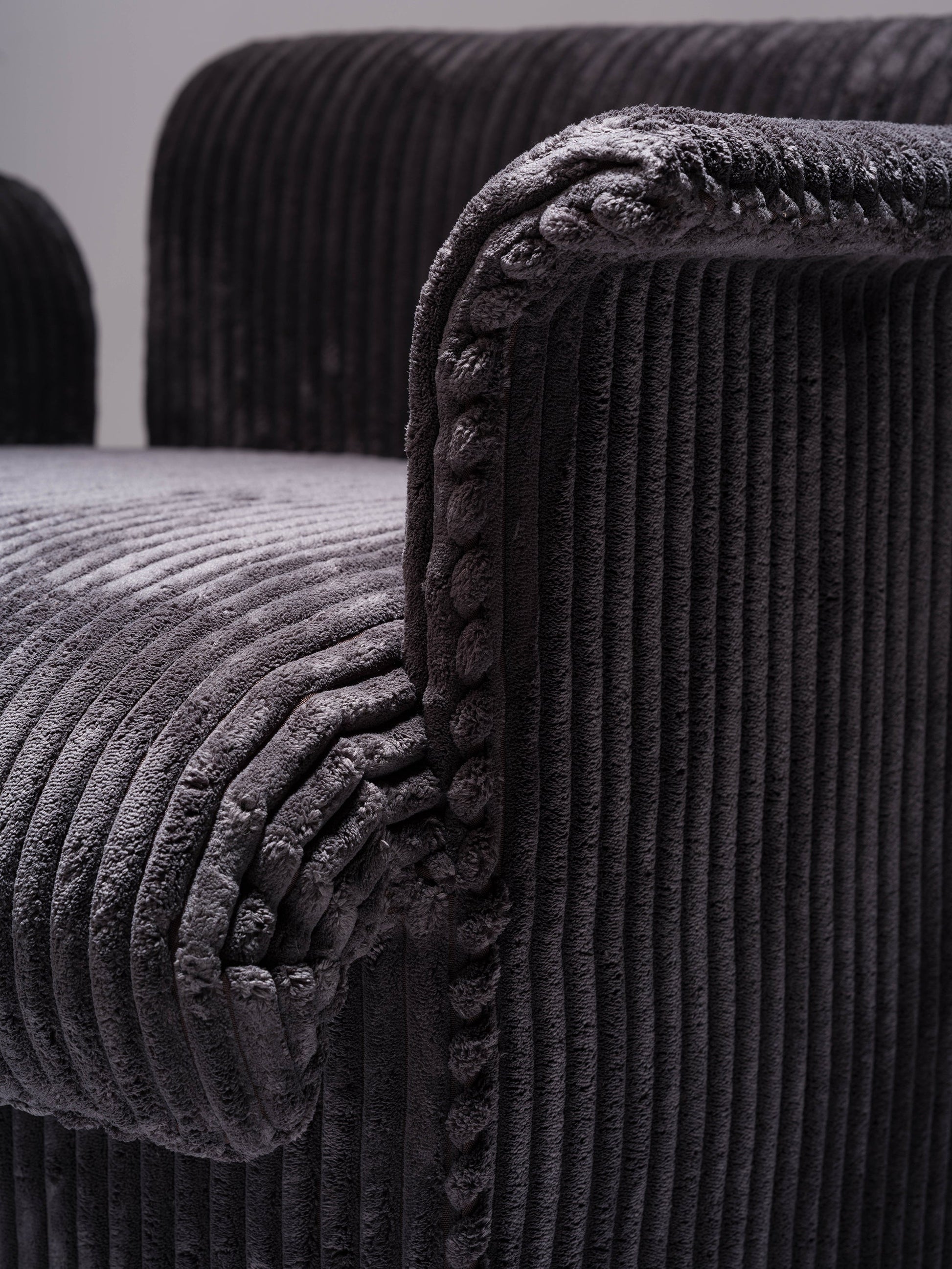 Dry Kiss Lounge Chair Chairs