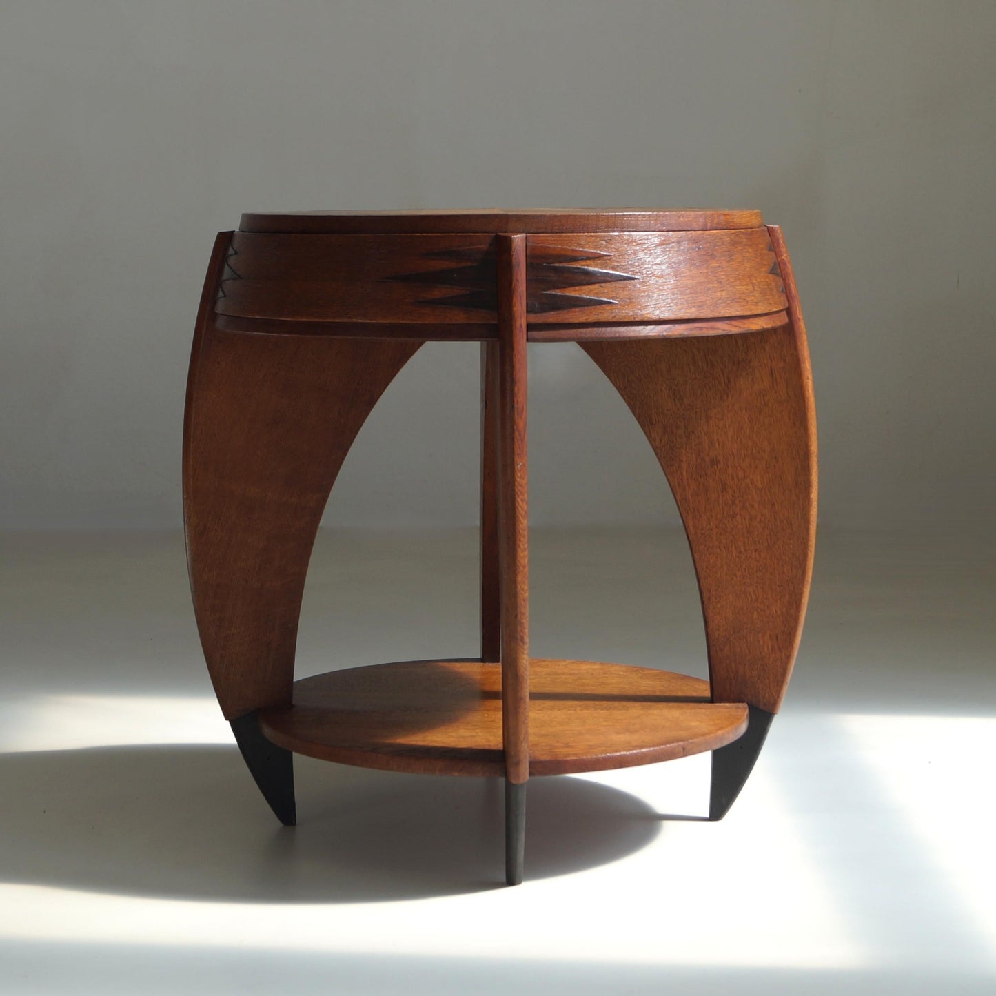 Dutch Art Deco Amsterdam School Side Table NR.301 by P.E.L. Izeren, 1920s End Tables