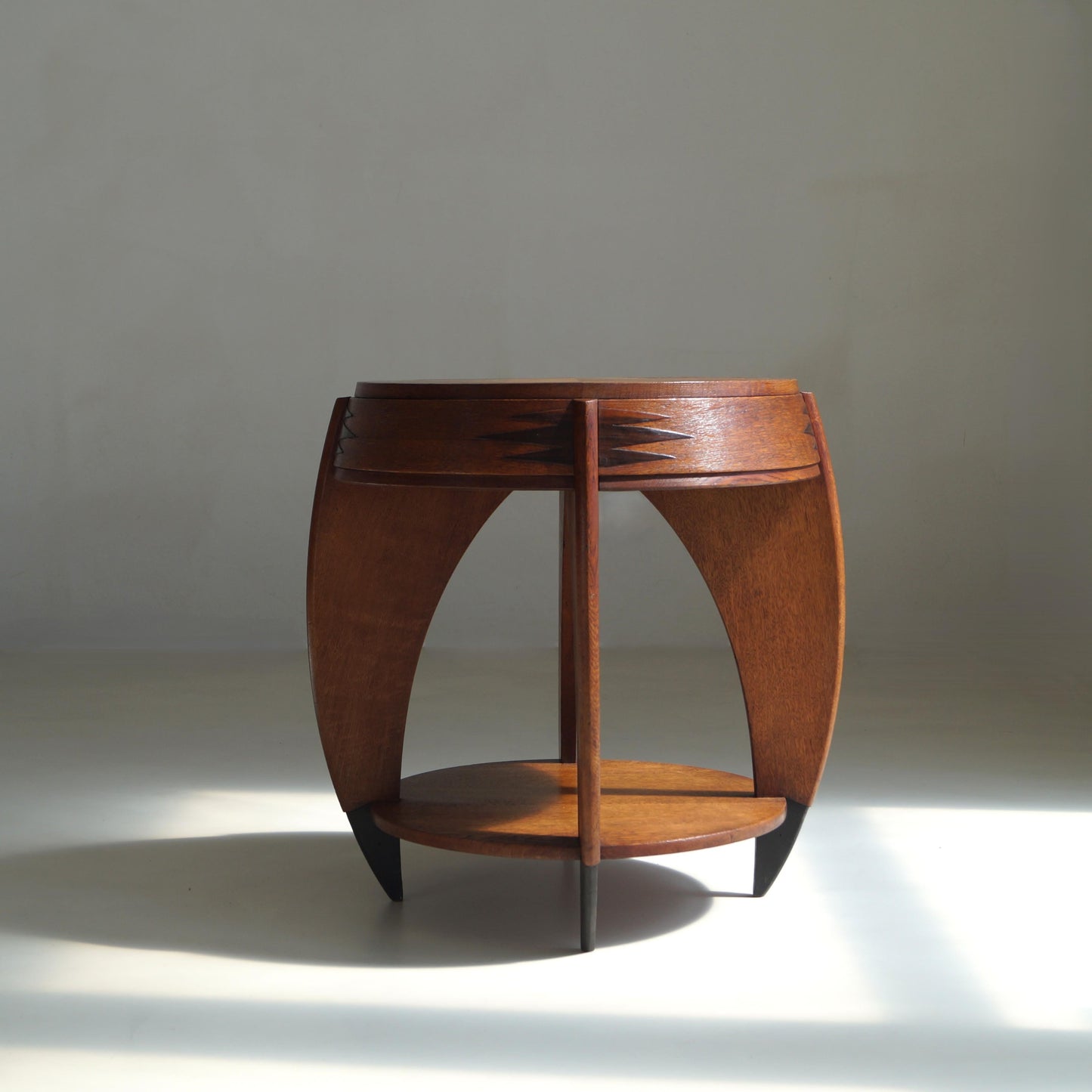 Dutch Art Deco Amsterdam School Side Table NR.301 by P.E.L. Izeren, 1920s End Tables