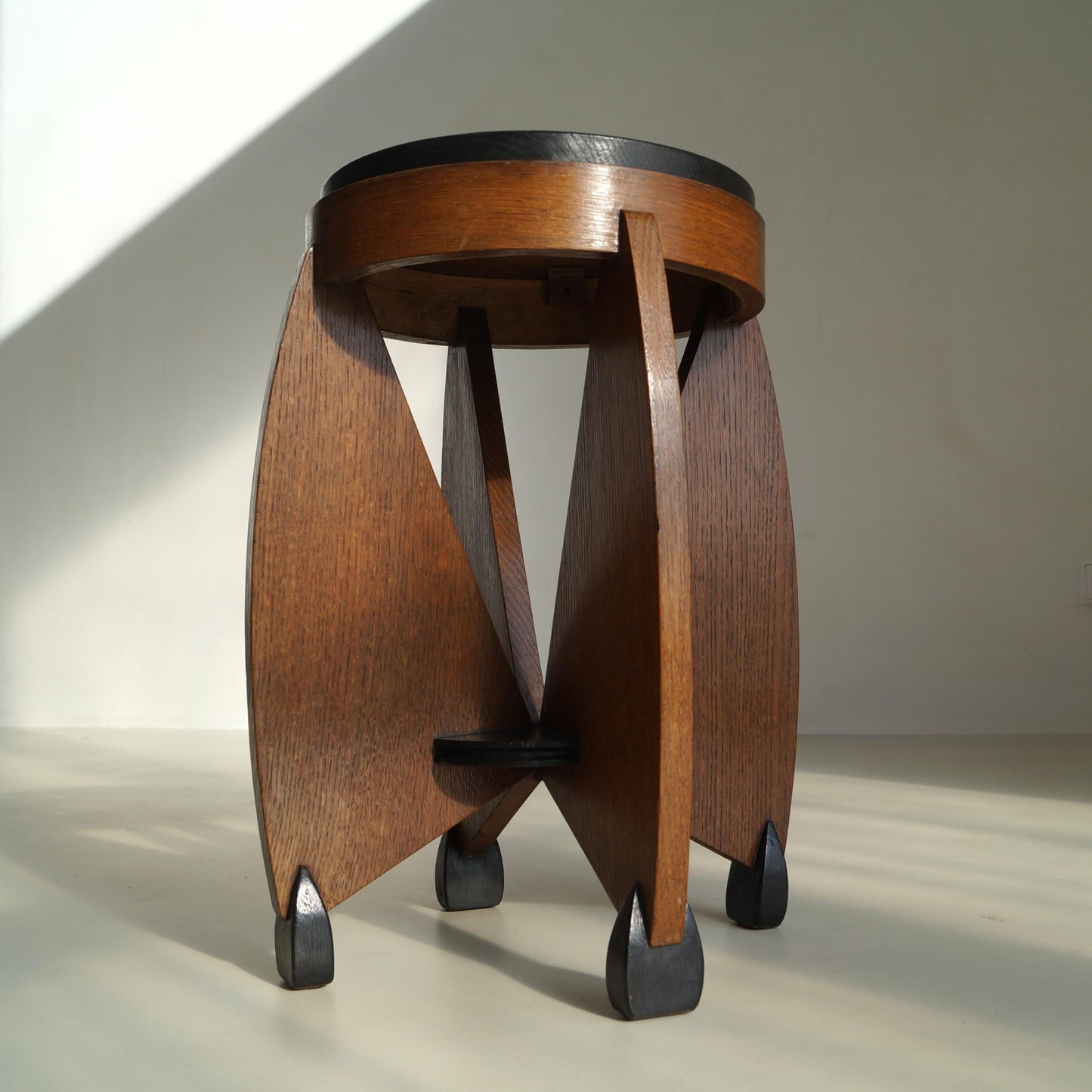 Dutch Art Deco Curvy Amsterdam School Accent Table by J.J. Zijfers, 1920s End Tables
