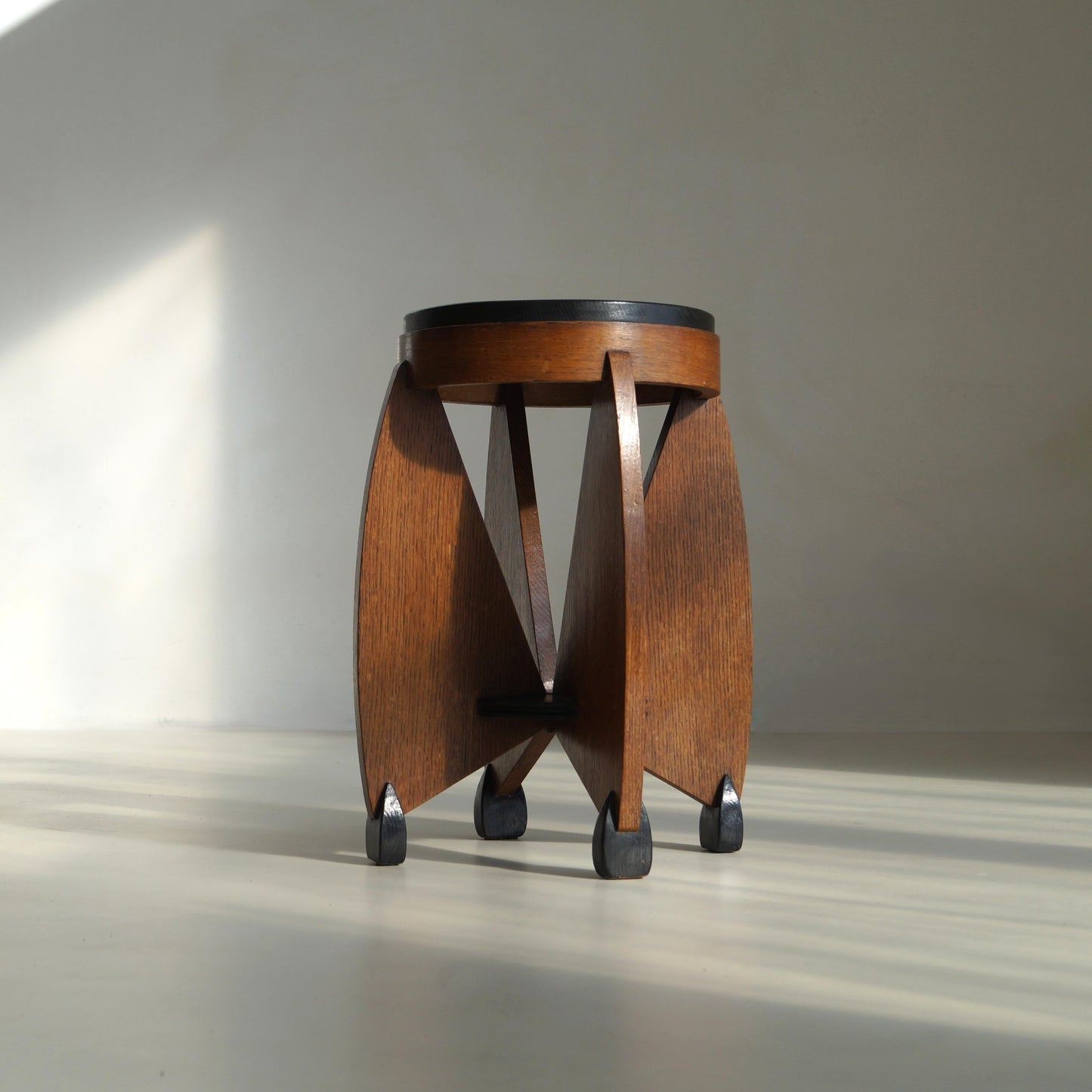 Dutch Art Deco Curvy Amsterdam School Accent Table by J.J. Zijfers, 1920s End Tables