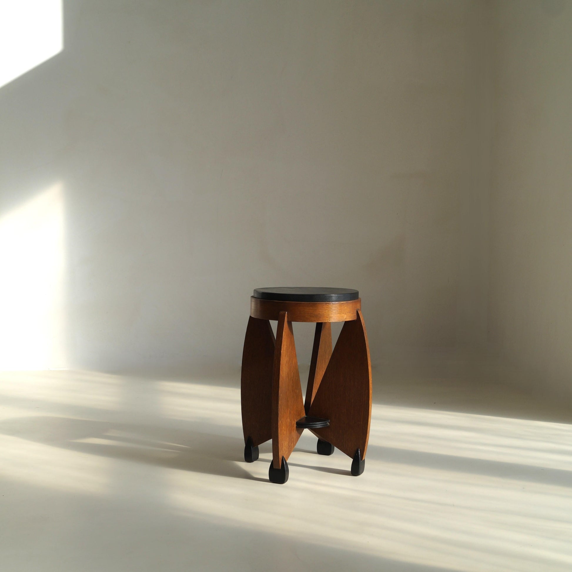 Dutch Art Deco Curvy Amsterdam School Accent Table by J.J. Zijfers, 1920s End Tables