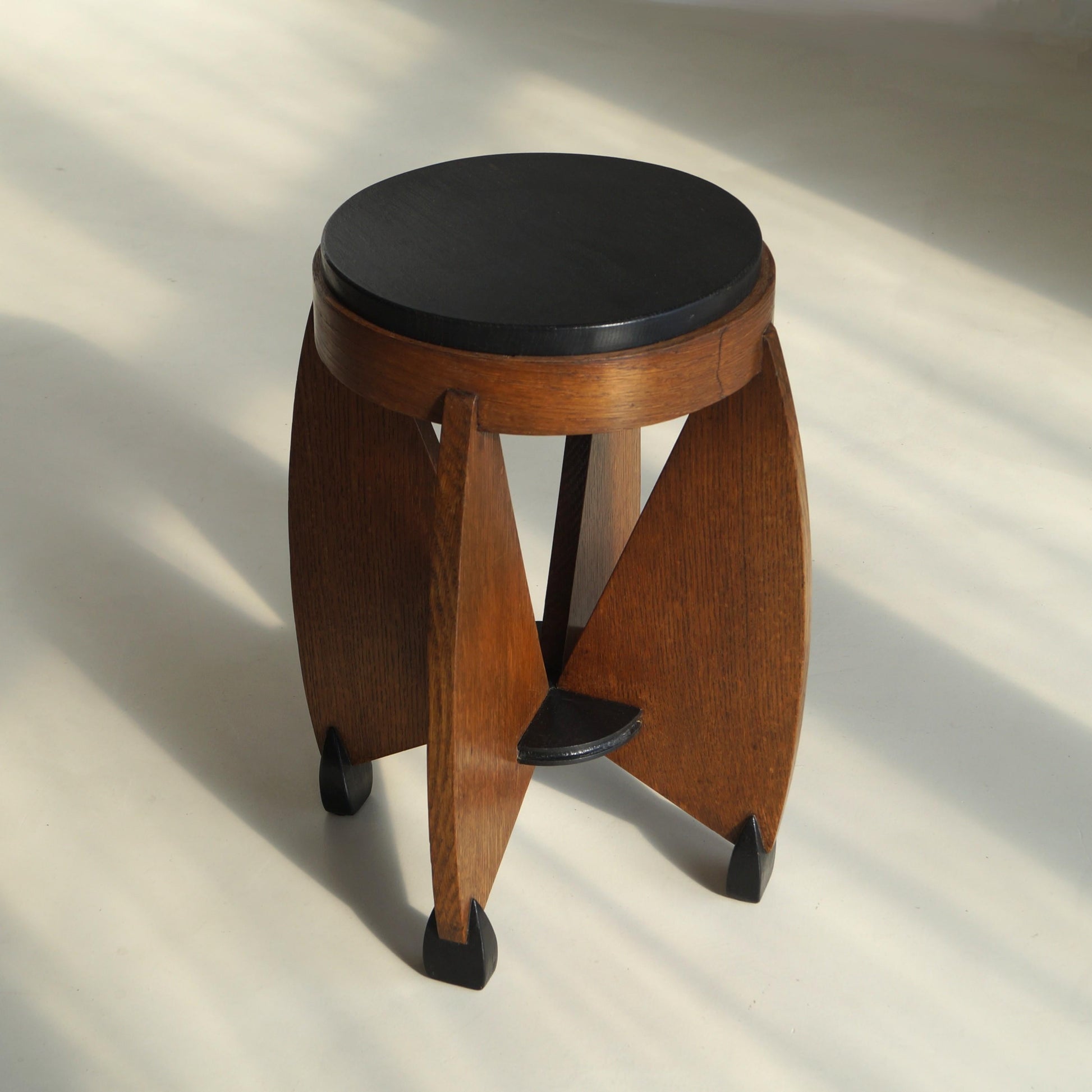 Dutch Art Deco Curvy Amsterdam School Accent Table by J.J. Zijfers, 1920s End Tables