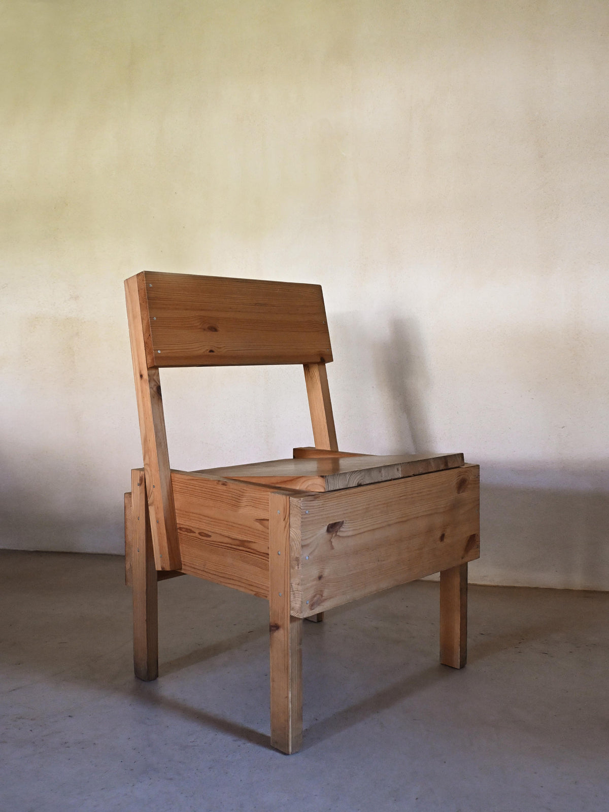 Enzo Mari chair for Artek, three-quarter view from above
