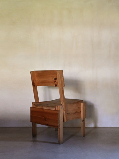 Enzo Mari chair for Artek, three-quarter view from the opposite side