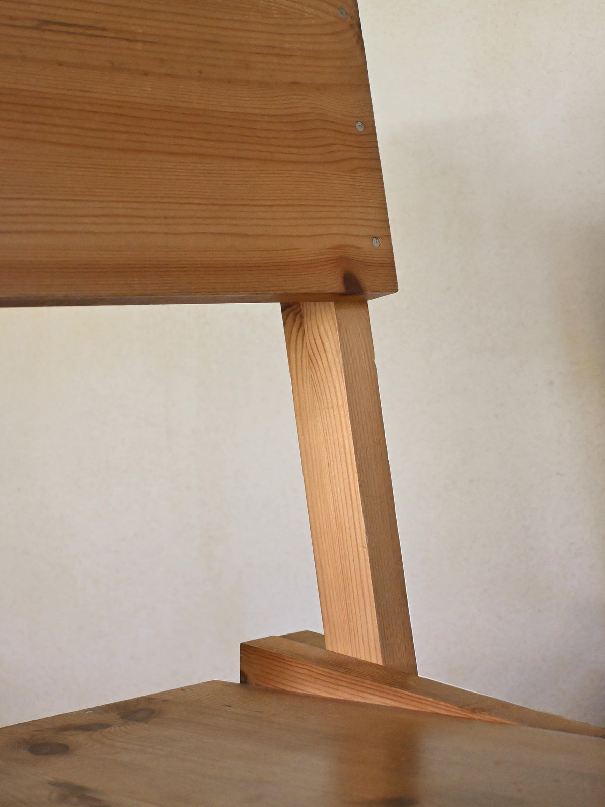 Enzo Mari chair for Artek, detail of the backrest support