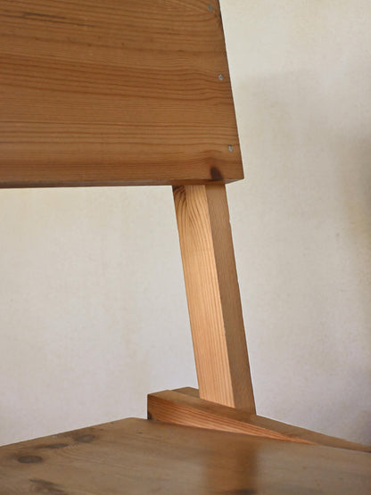 Enzo Mari chair for Artek, detail of the backrest support