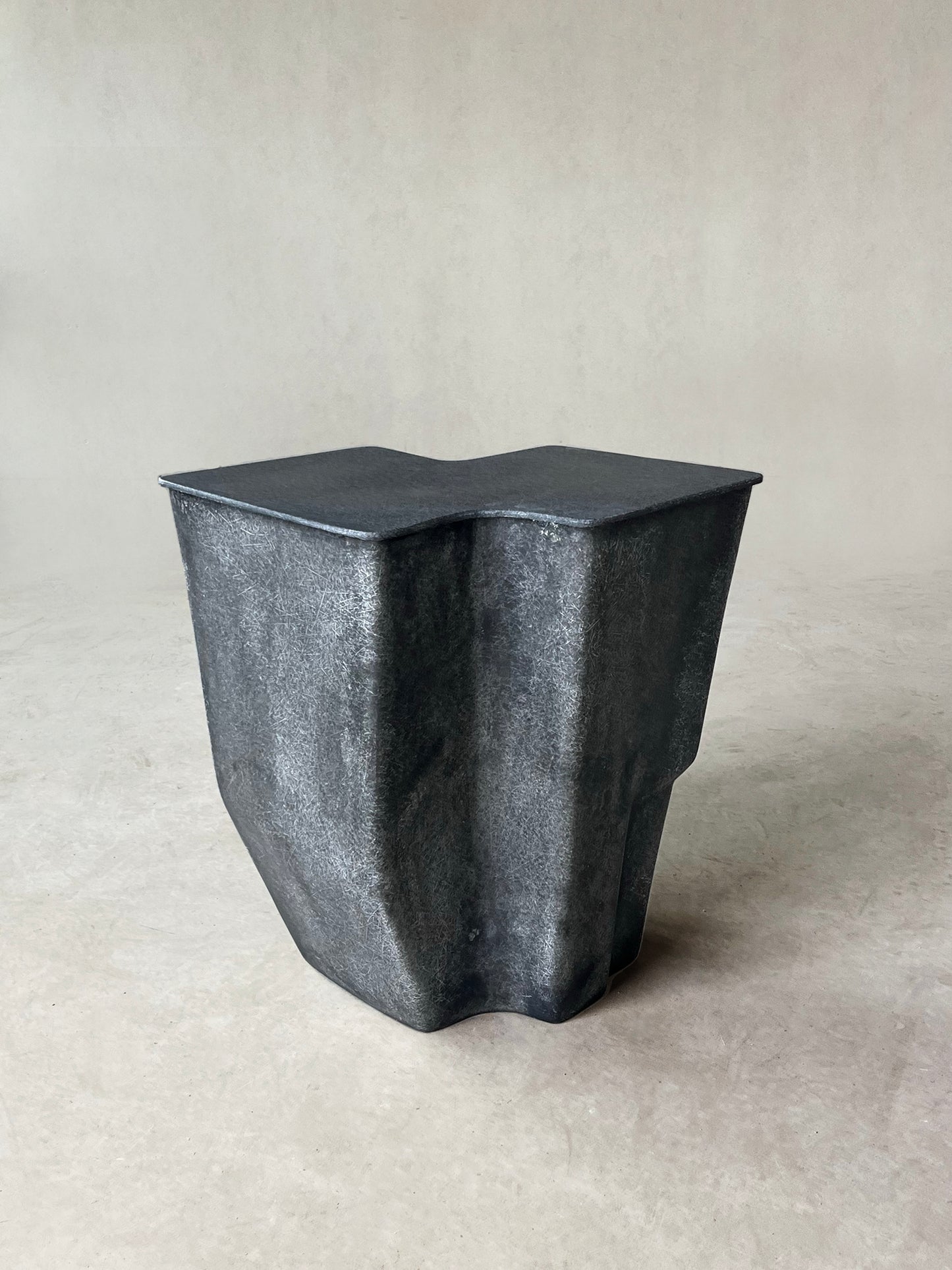 Clam Medium Side Table by Vava Objects