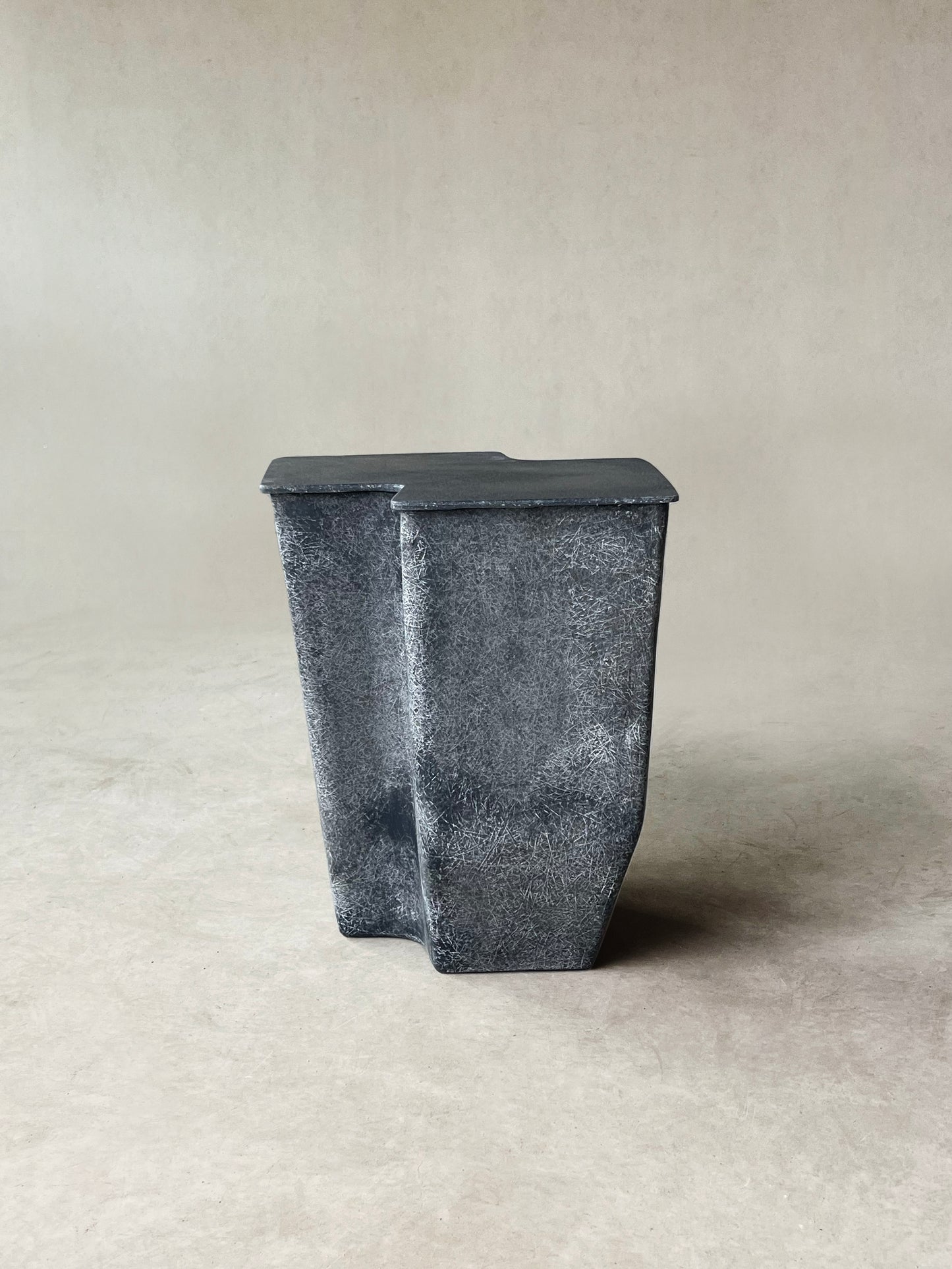 Clam Medium Side Table by Vava Objects