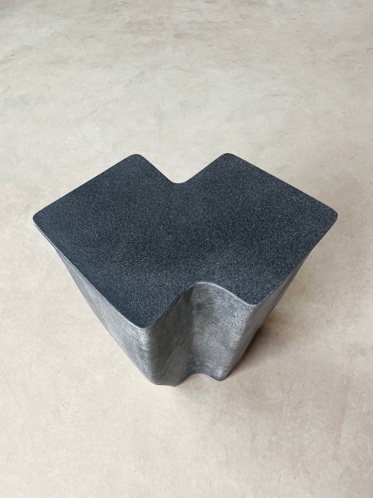 Clam Medium Side Table by Vava Objects