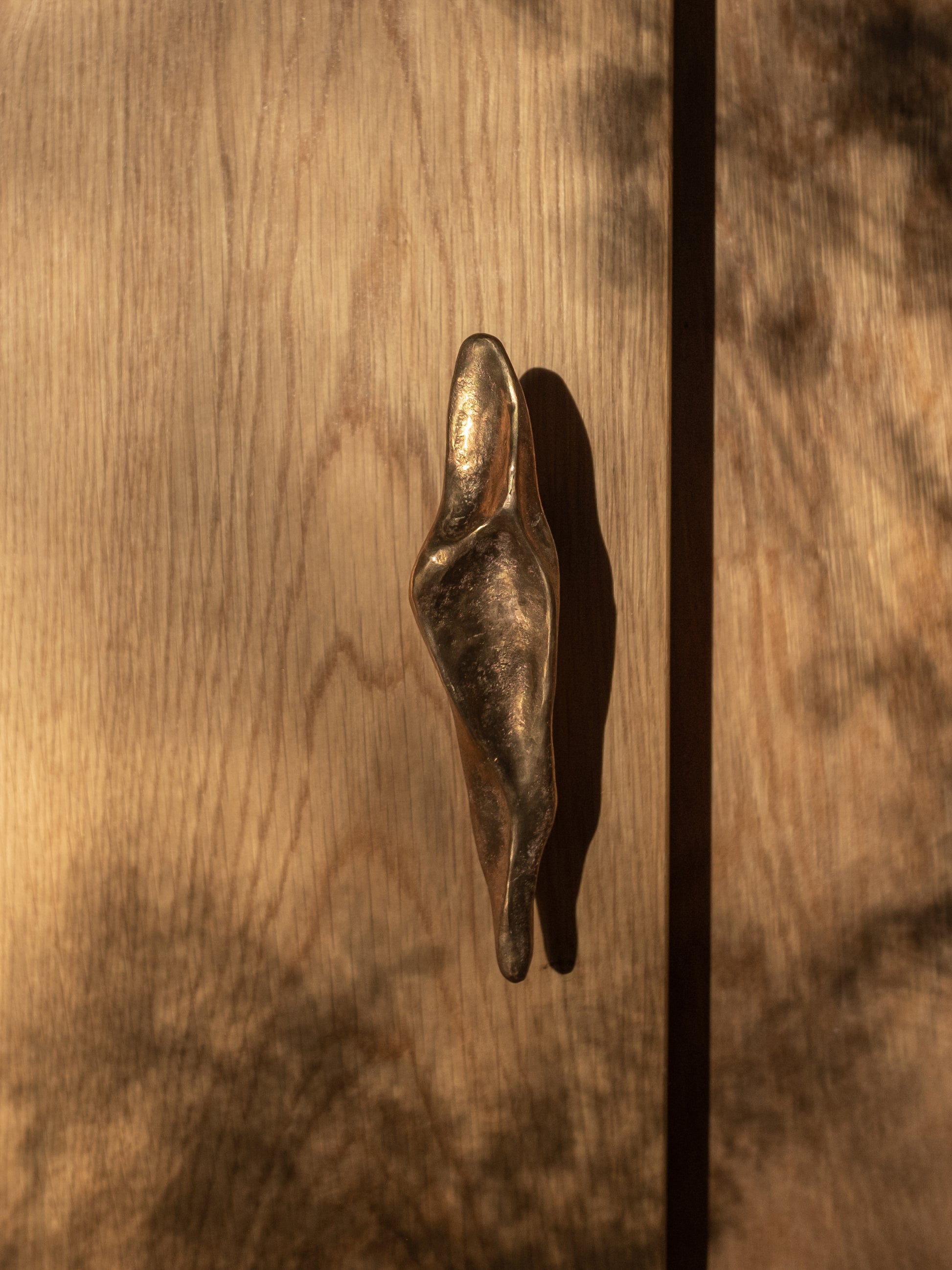 Gentle Pinch Long Knob by Evaanna Hardware