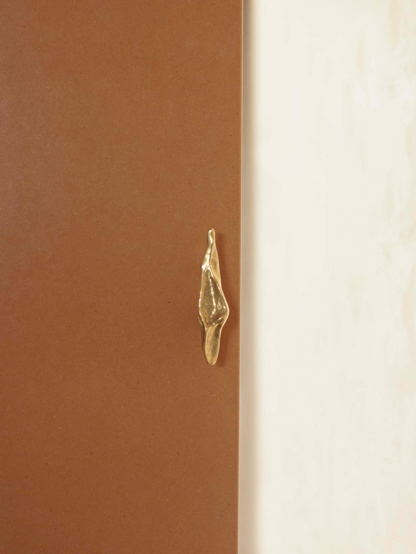 Gentle Pinch Long Knob by Evaanna Hardware
