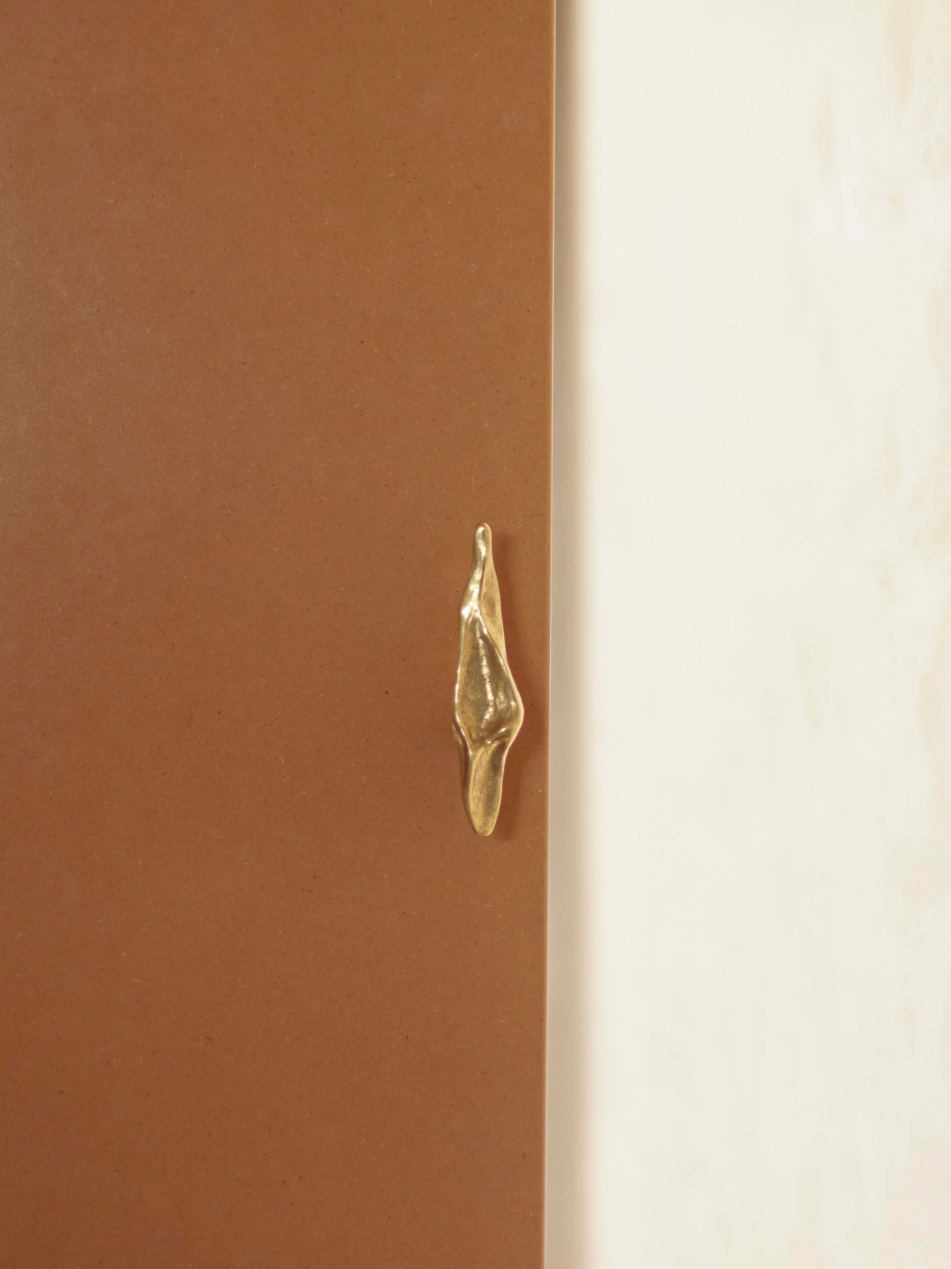 Gentle Pinch Long Knob by Evaanna Hardware