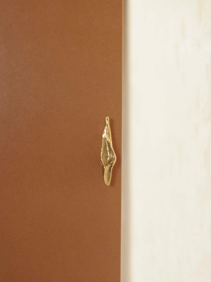 Gentle Pinch Long Knob by Evaanna Hardware