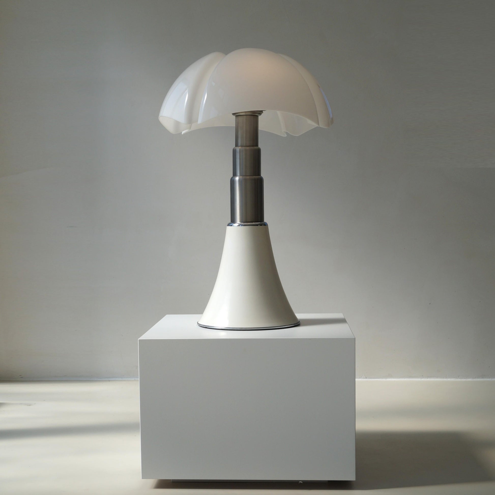 Grande Pipistrello by Gae Aulenti for Martinelli Luce, 1980s Table Lamps