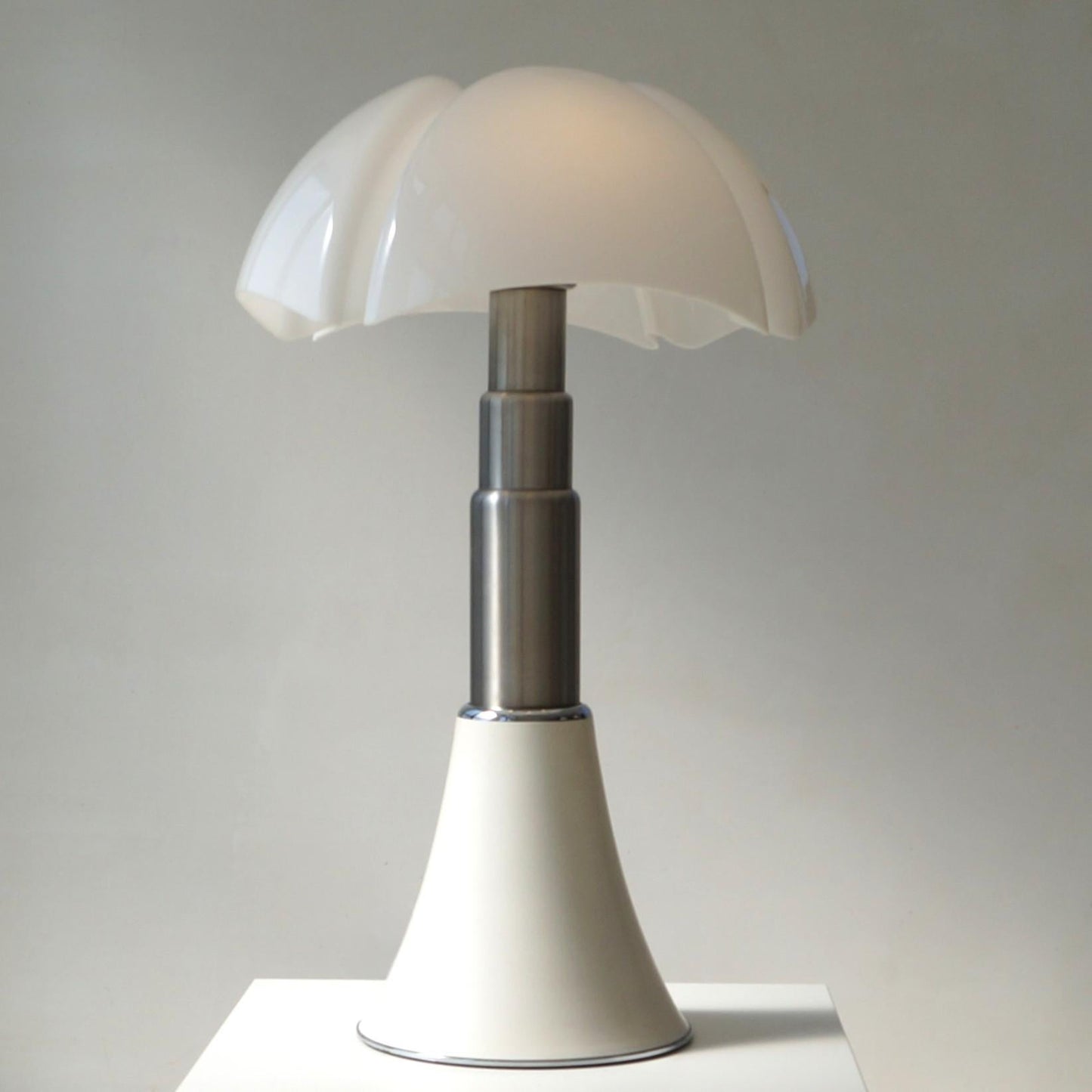 Grande Pipistrello by Gae Aulenti for Martinelli Luce, 1980s Table Lamps