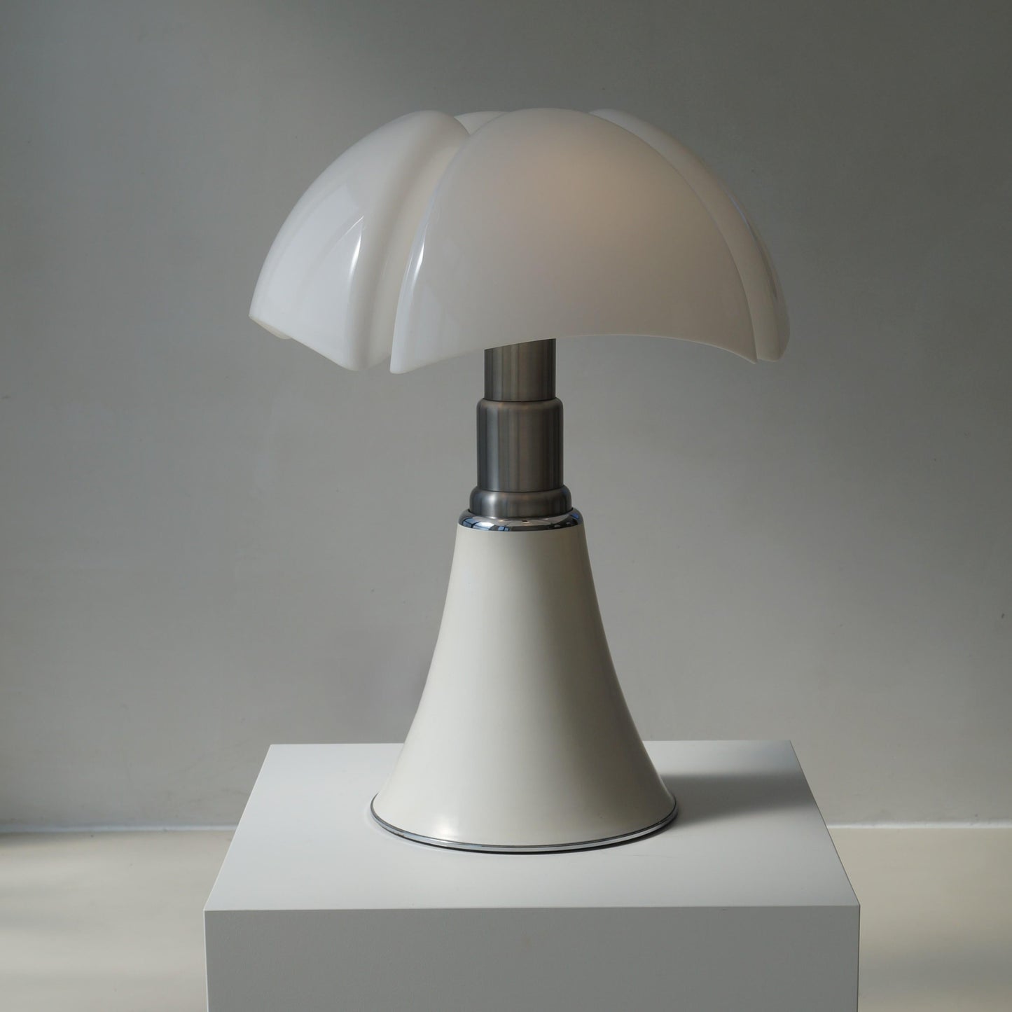 Grande Pipistrello by Gae Aulenti for Martinelli Luce, 1980s Table Lamps