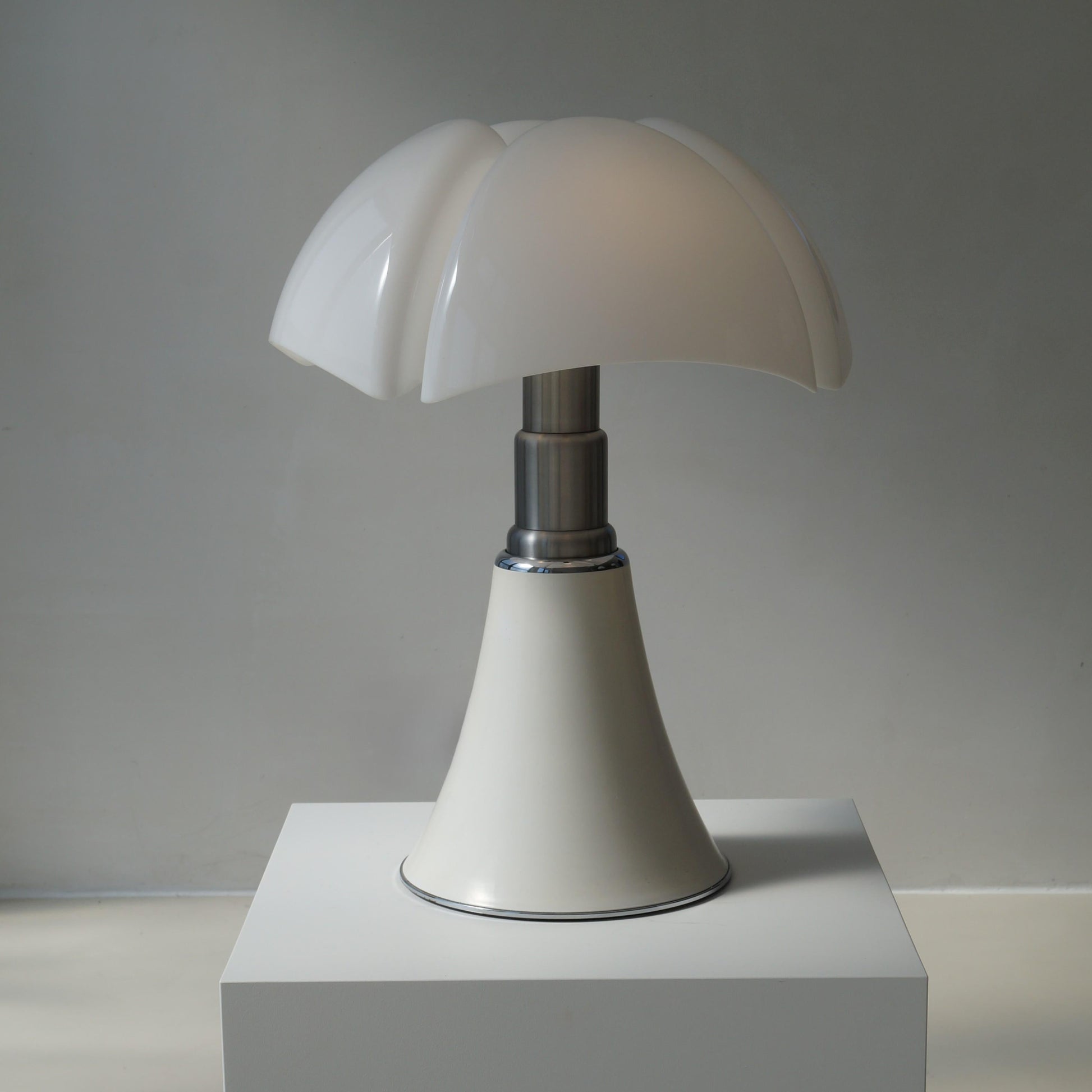 Grande Pipistrello by Gae Aulenti for Martinelli Luce, 1980s Table Lamps