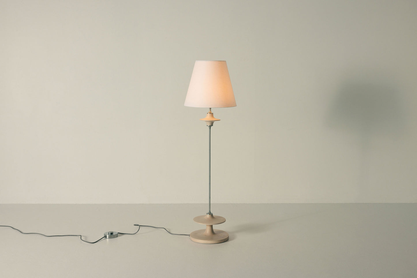 Hour Agathis Floor Lamp Floor Lamps