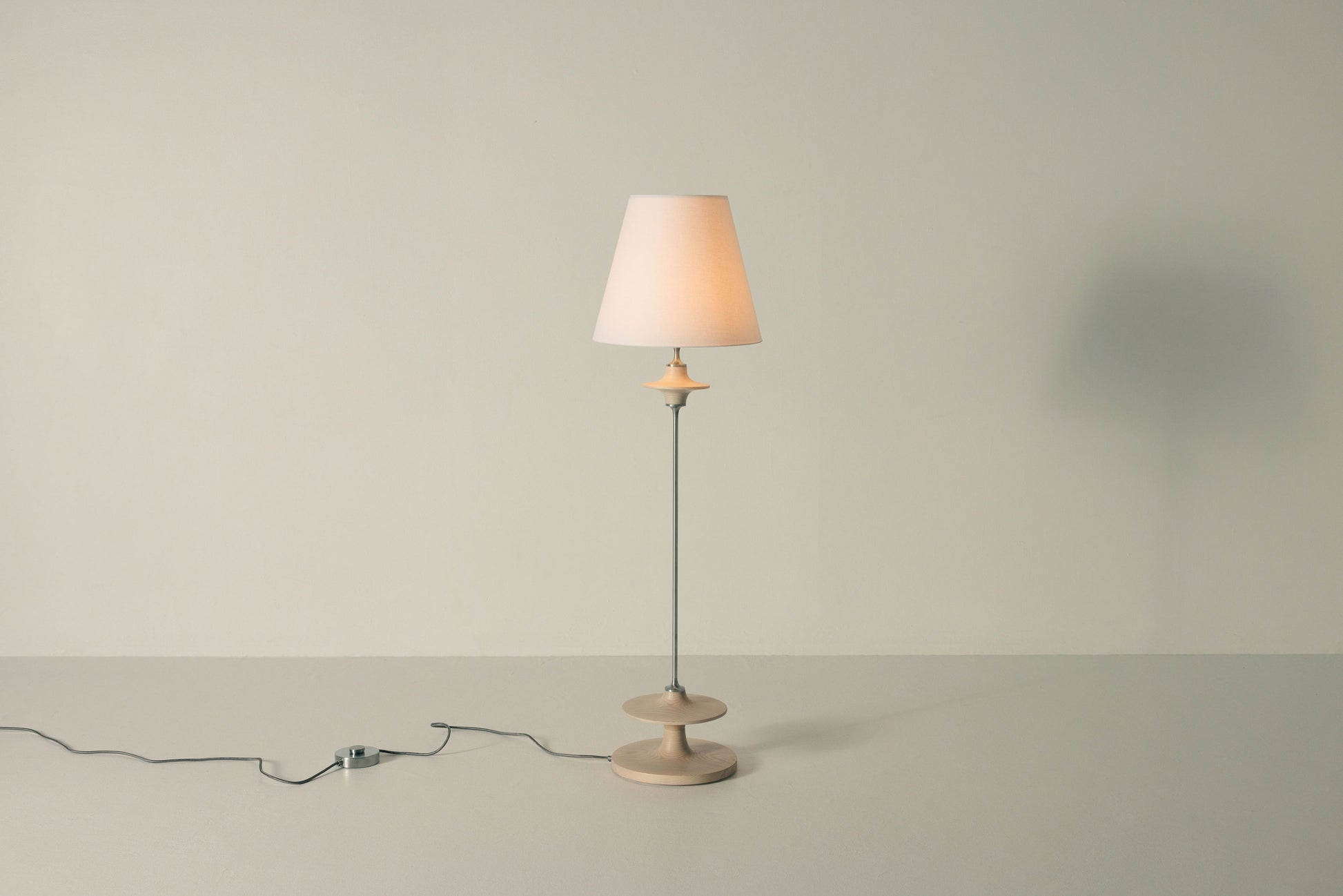 Hour Agathis Floor Lamp Floor Lamps