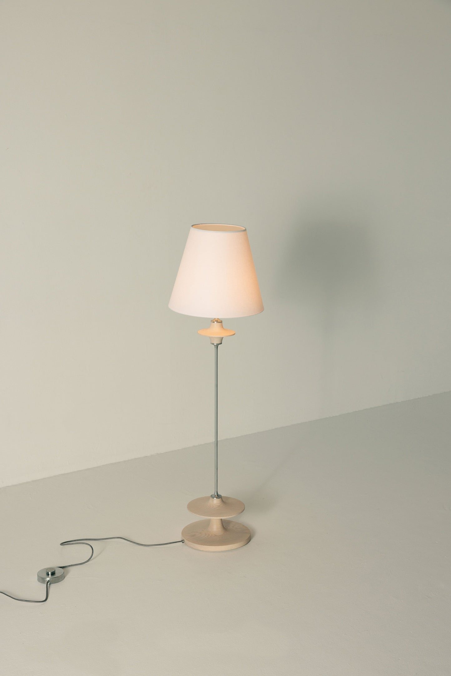 Hour Agathis Floor Lamp Floor Lamps
