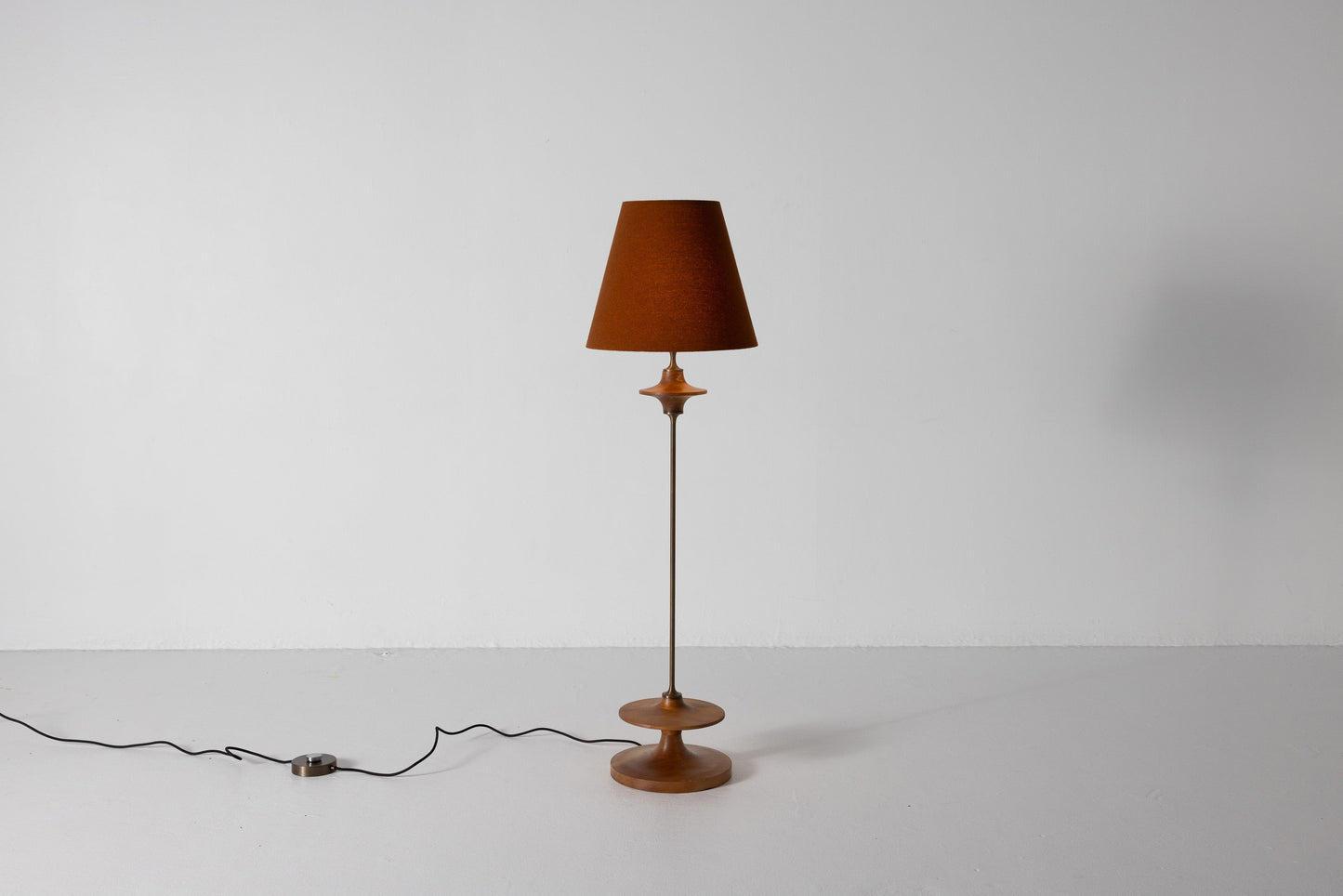 Hour Agathis Floor Lamp Floor Lamps