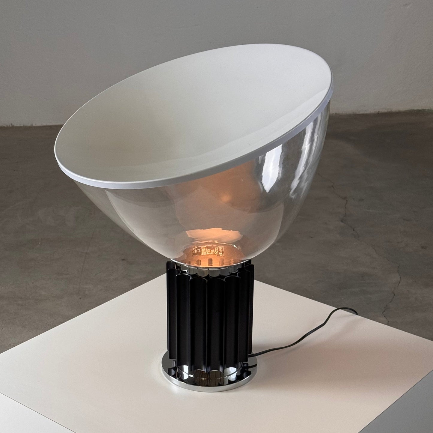 Iconic "Taccia" Table Lamp by Achille & Pier Giacomo Castiglioni for Flos, 1960s Table Lamps