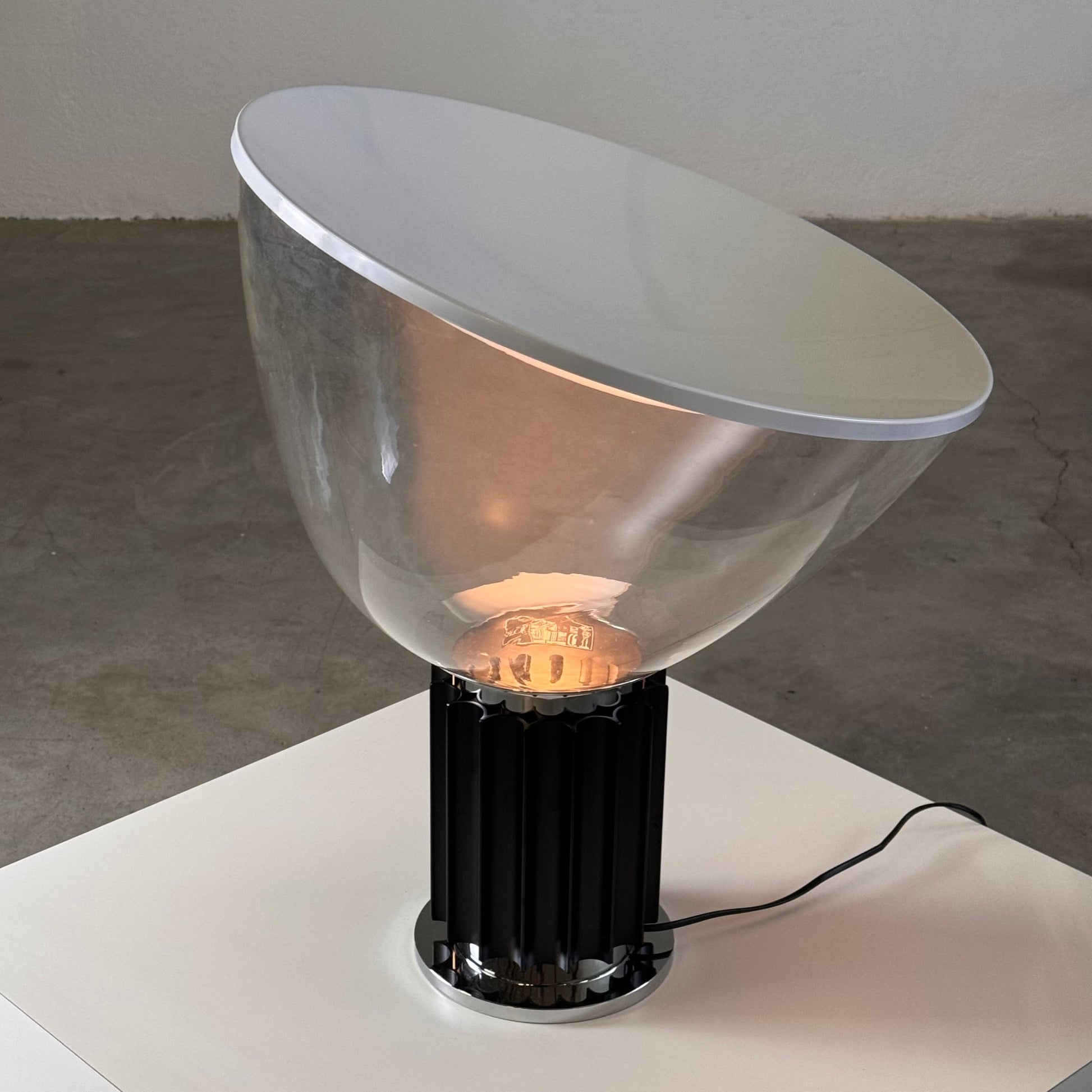 Iconic "Taccia" Table Lamp by Achille & Pier Giacomo Castiglioni for Flos, 1960s Table Lamps