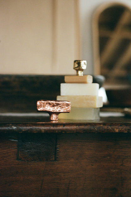 Isle Knob/Hook - Medium Hardware