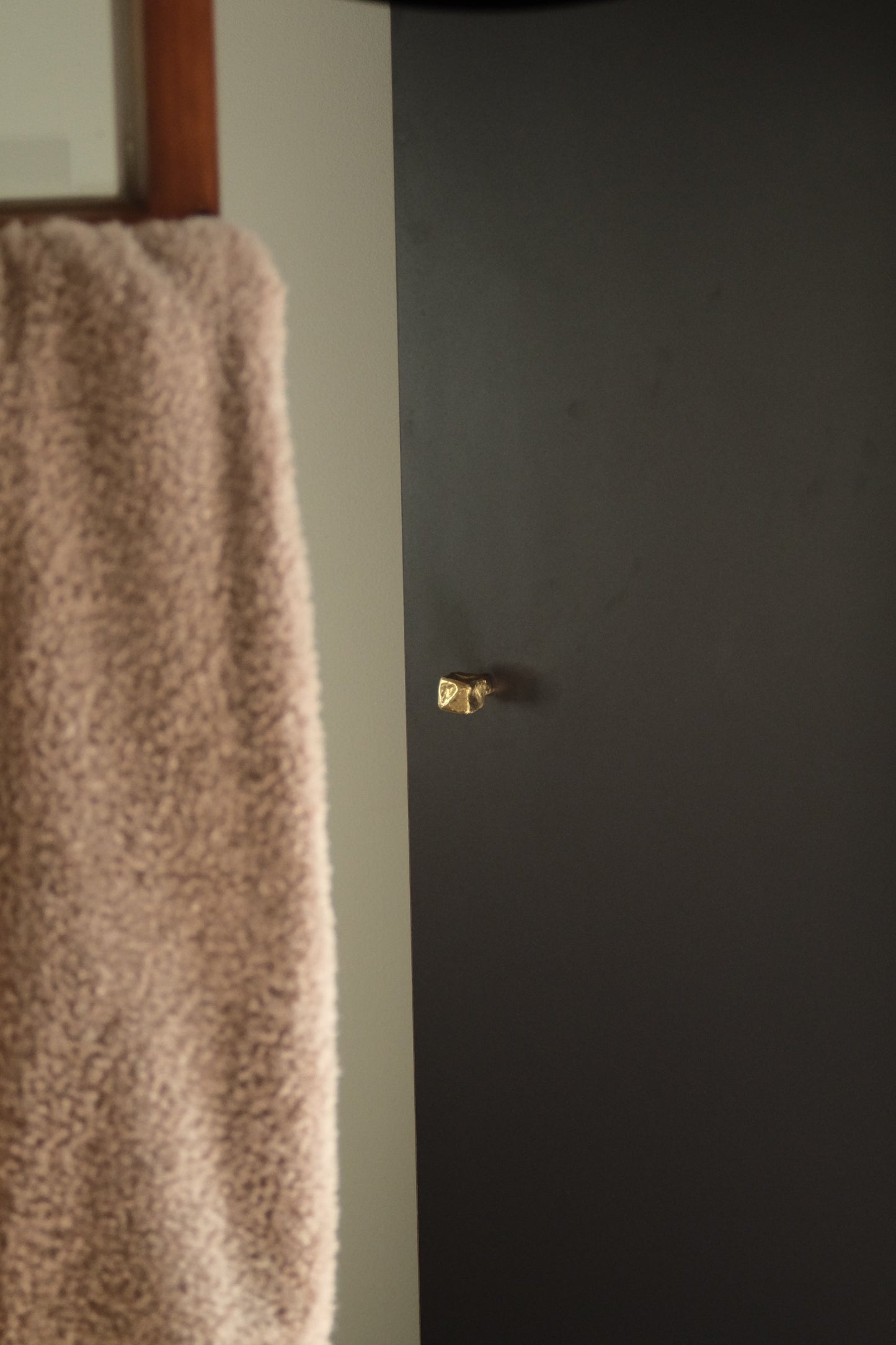 Isle Knob/Hook - Small Hardware