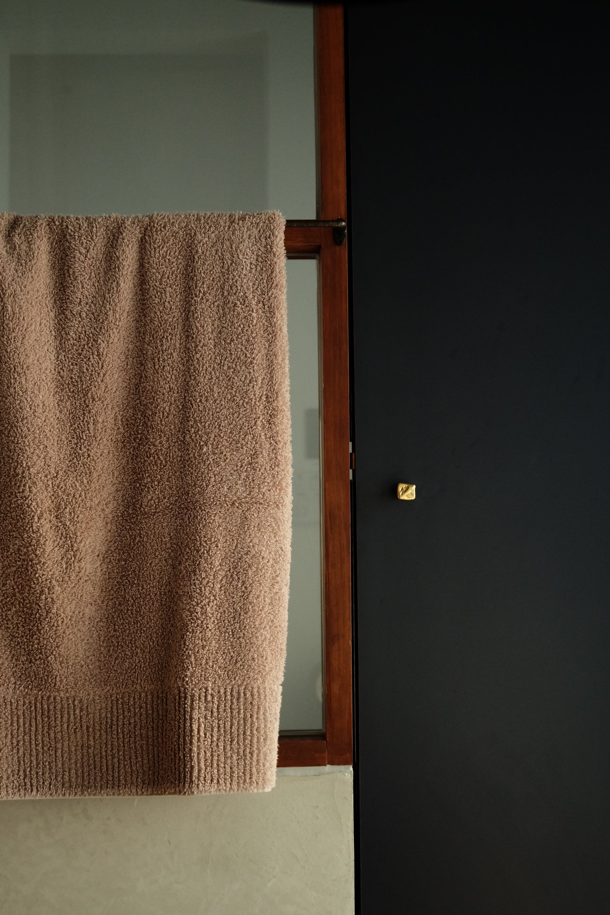 Isle Knob/Hook - Small Hardware