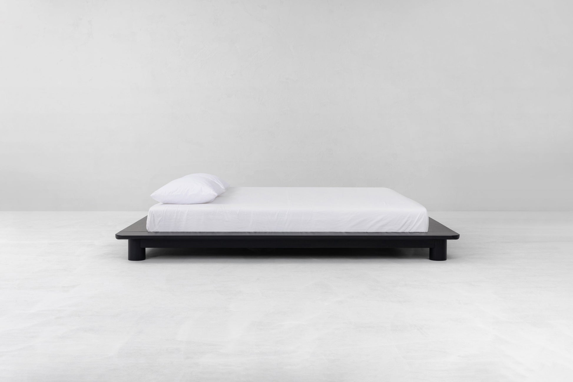 Kiral Platform Bed in Black Beds